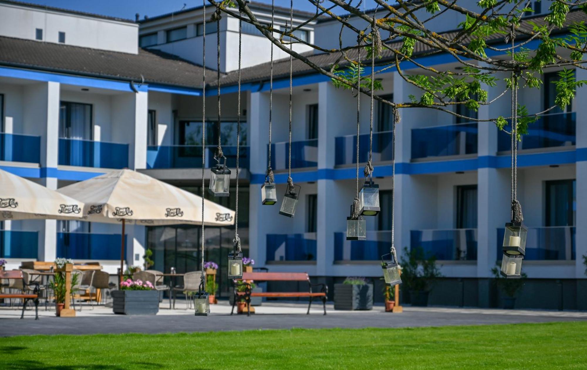 Nn Boutique Hotel Tiszaújváros Exterior foto