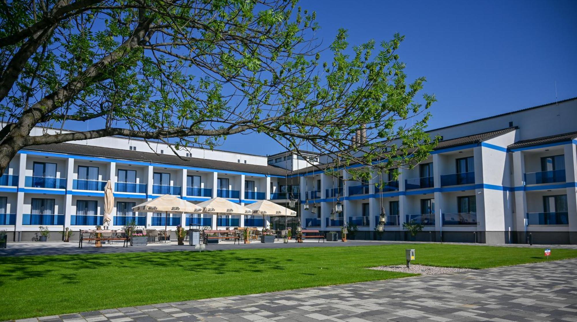 Nn Boutique Hotel Tiszaújváros Exterior foto